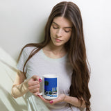 Cerdos de Condado White glossy mug